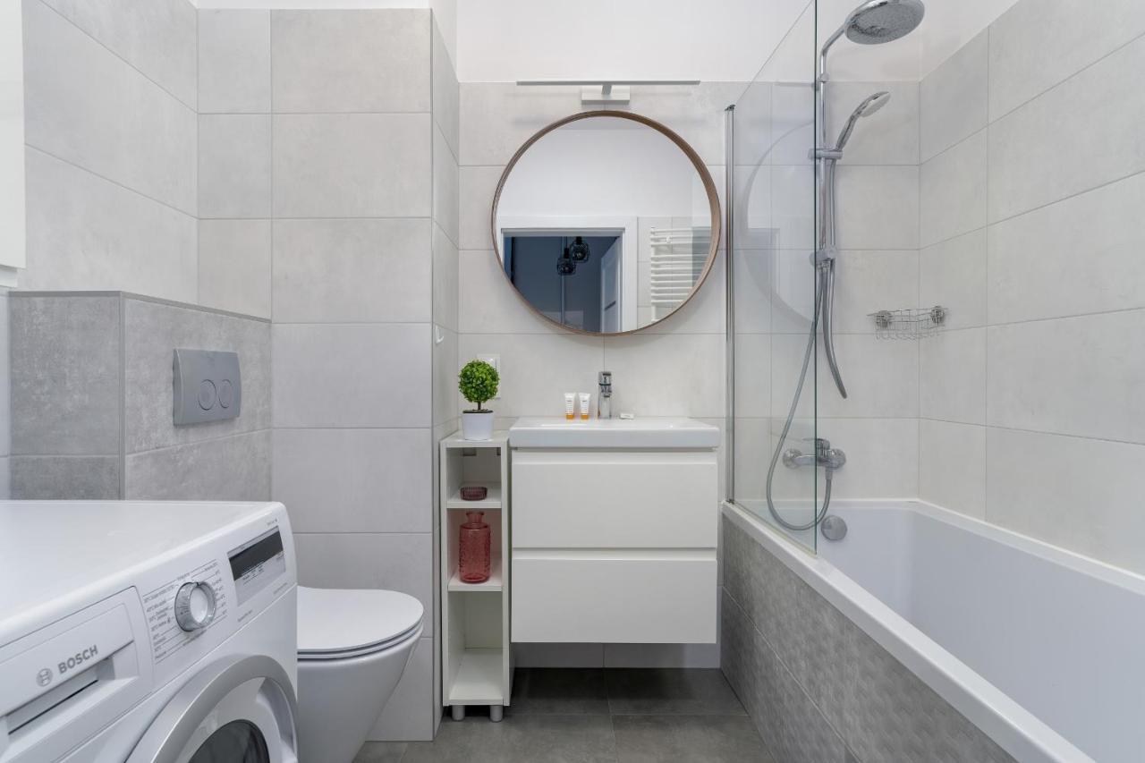 Stylish & Comfy Garbary Apartments With Parking By Noclegi Renters 波兹南 外观 照片