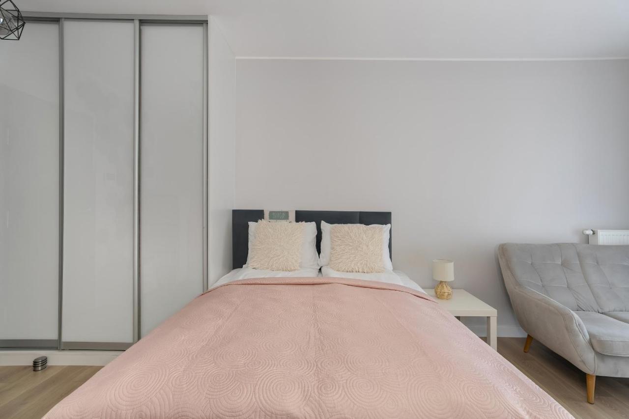 Stylish & Comfy Garbary Apartments With Parking By Noclegi Renters 波兹南 外观 照片