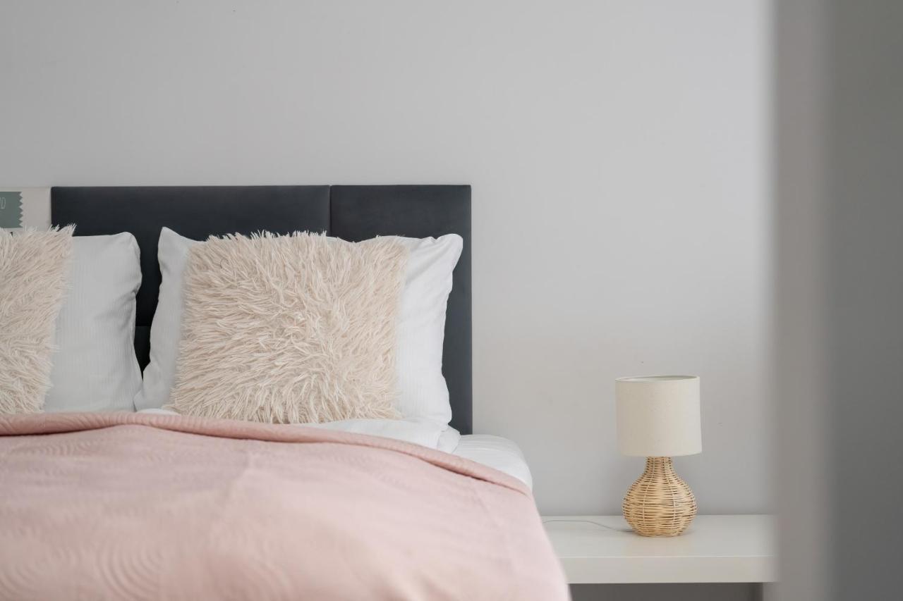 Stylish & Comfy Garbary Apartments With Parking By Noclegi Renters 波兹南 外观 照片
