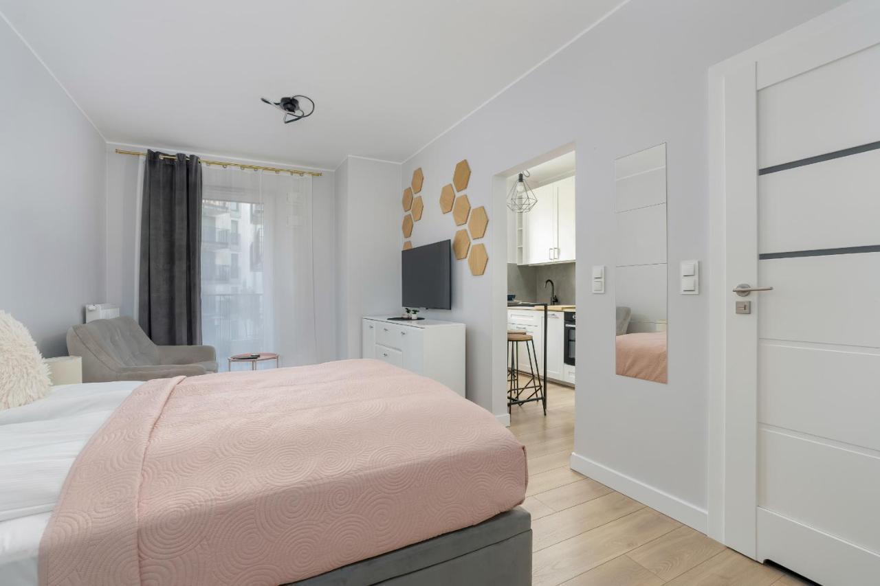 Stylish & Comfy Garbary Apartments With Parking By Noclegi Renters 波兹南 外观 照片