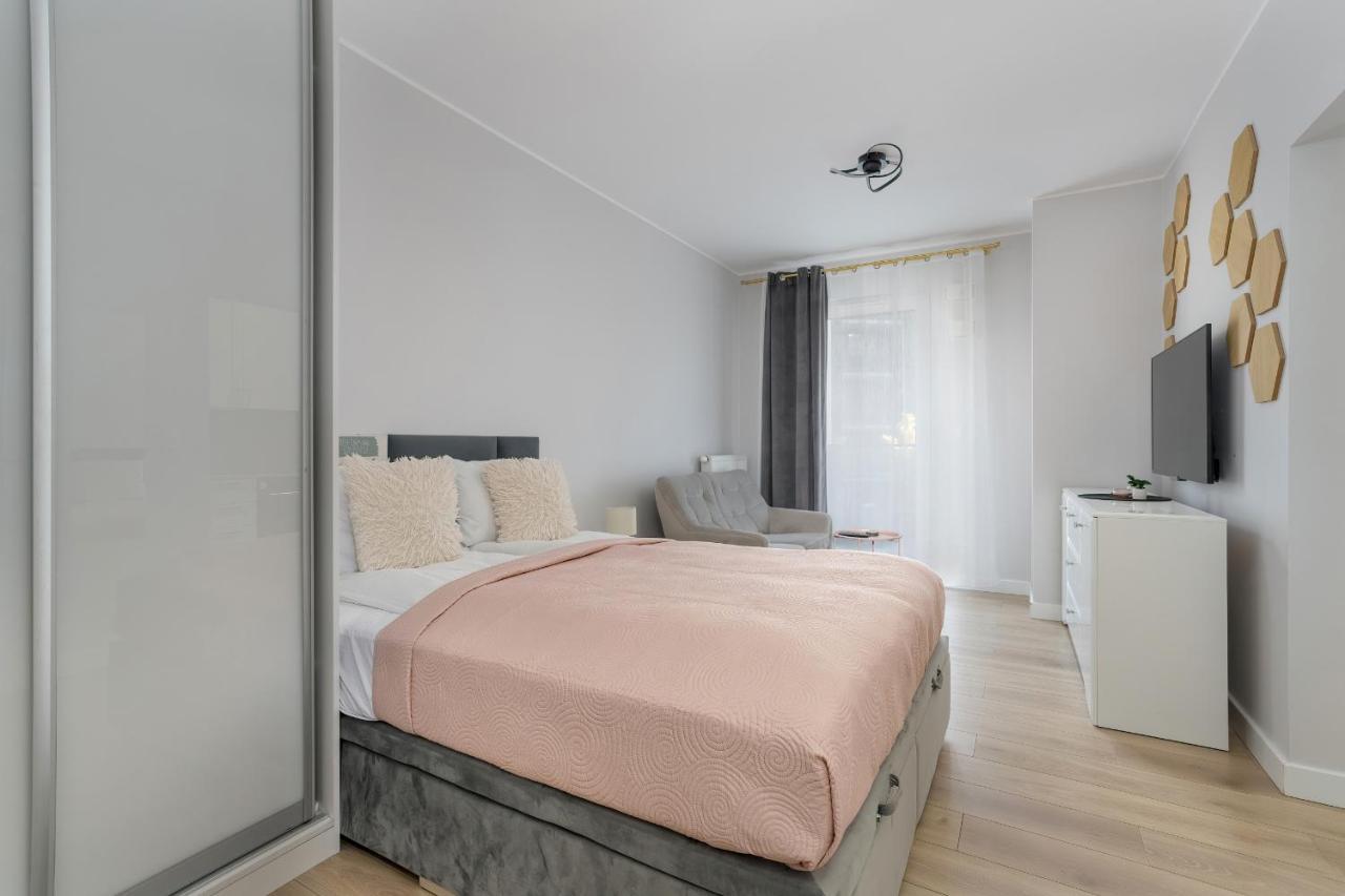 Stylish & Comfy Garbary Apartments With Parking By Noclegi Renters 波兹南 外观 照片