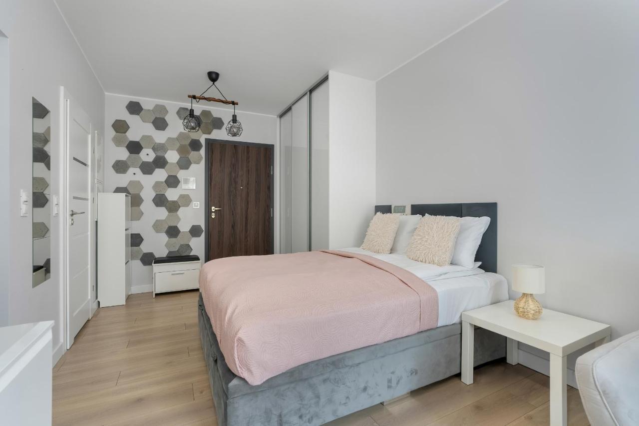 Stylish & Comfy Garbary Apartments With Parking By Noclegi Renters 波兹南 外观 照片