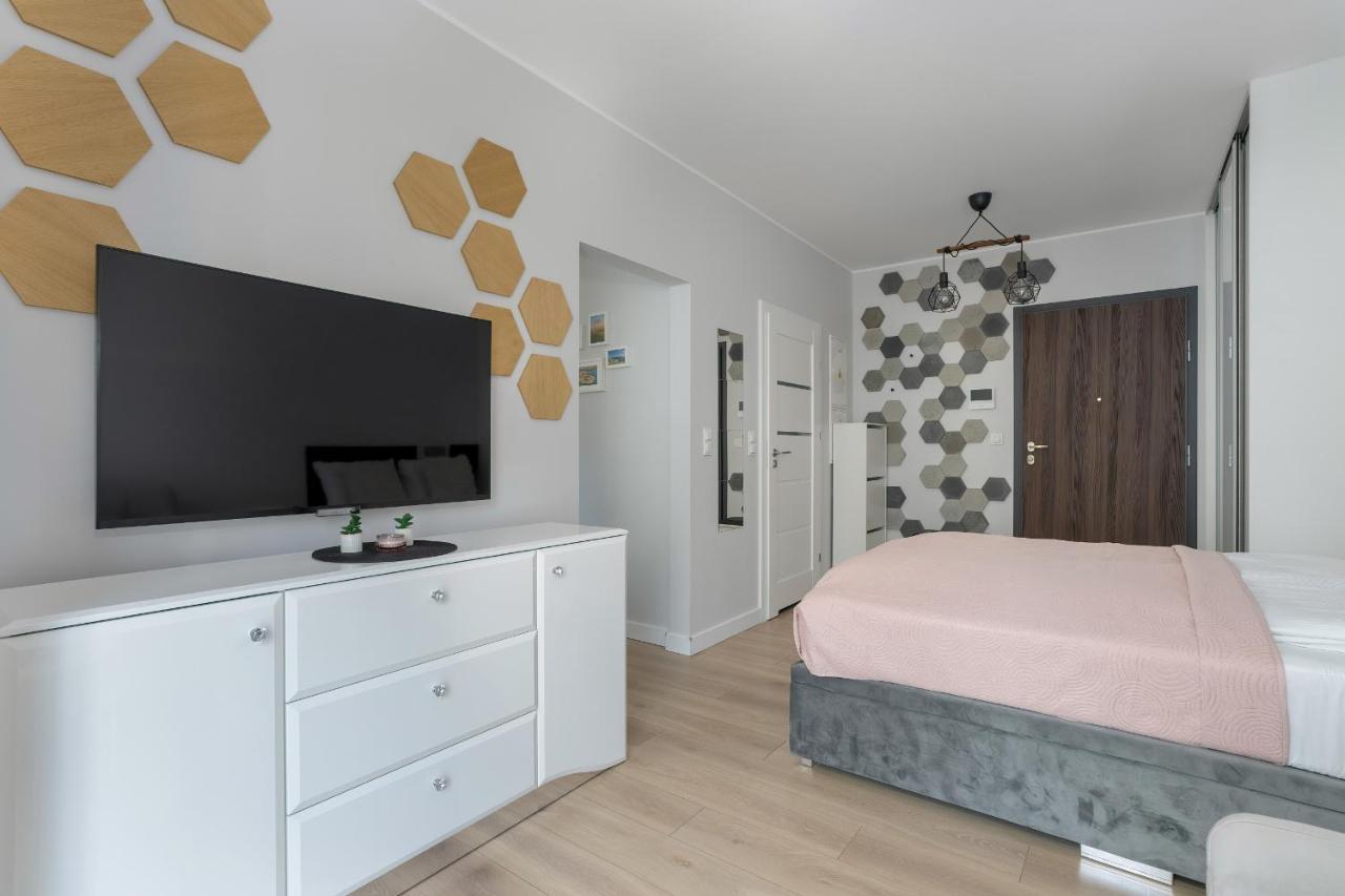 Stylish & Comfy Garbary Apartments With Parking By Noclegi Renters 波兹南 外观 照片